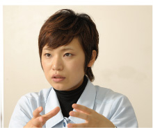 鈴木 英恵 氏