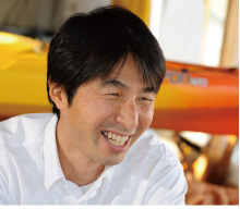 金井亮浩 氏
