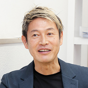 中村 友治 氏