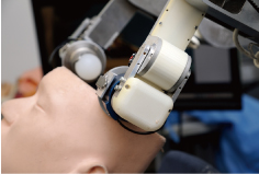 顎顔面マッサージを行う「オーラル・リハビリテーション・ロボット」