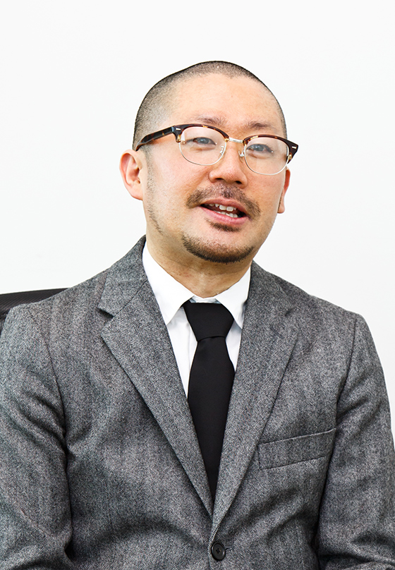 高山 英介 氏