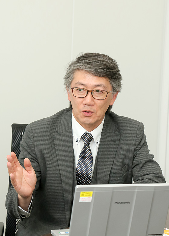 中山 佳夫 氏