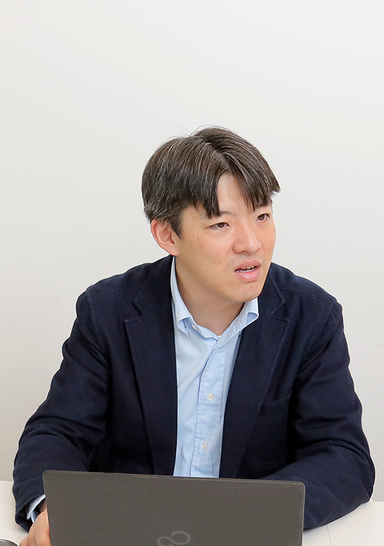 畠山 健 氏