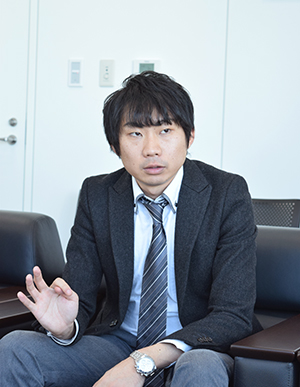 鏑木 智也 氏