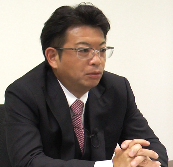 鹿山 貴弘 氏