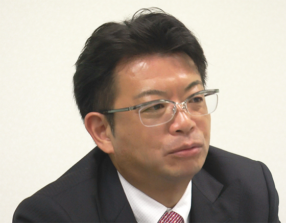 鹿山 貴弘 氏